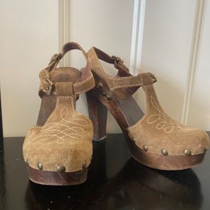 MICHAEL KORS Vintage platform Tan suede, wooden platform. Size 8 M